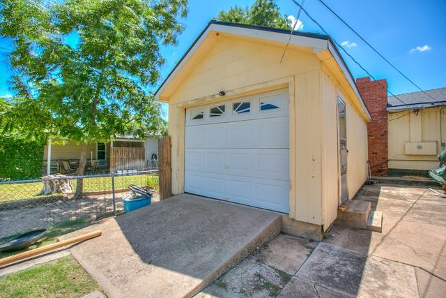 202 Sharp Avenue, Ballinger, TX 76821