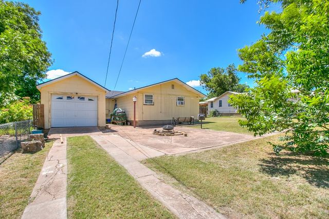 202 Sharp Avenue, Ballinger, TX 76821