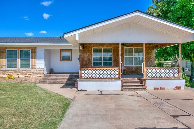 202 Sharp Avenue, Ballinger, TX 76821