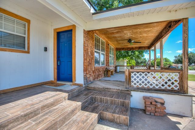 202 Sharp Avenue, Ballinger, TX 76821