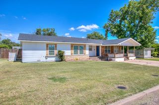 202 Sharp Avenue, Ballinger, TX 76821