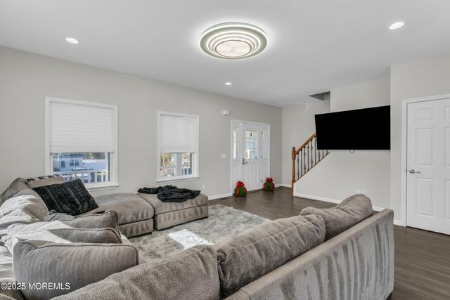 315 Parisen Avenue, Bayville, NJ 08721