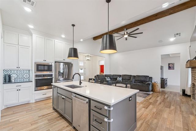 5812 Ledgestone Drive, Mustang, OK 73064