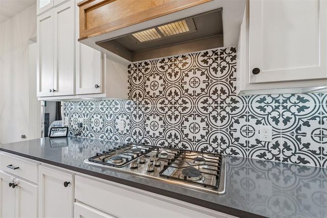 5812 Ledgestone Drive, Mustang, OK 73064