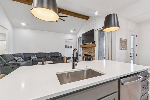 5812 Ledgestone Drive, Mustang, OK 73064