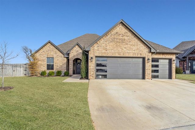5812 Ledgestone Drive, Mustang, OK 73064