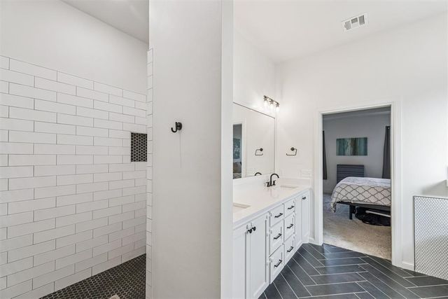 5812 Ledgestone Drive, Mustang, OK 73064