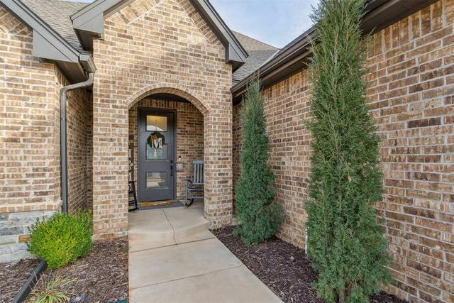 5812 Ledgestone Drive, Mustang, OK 73064