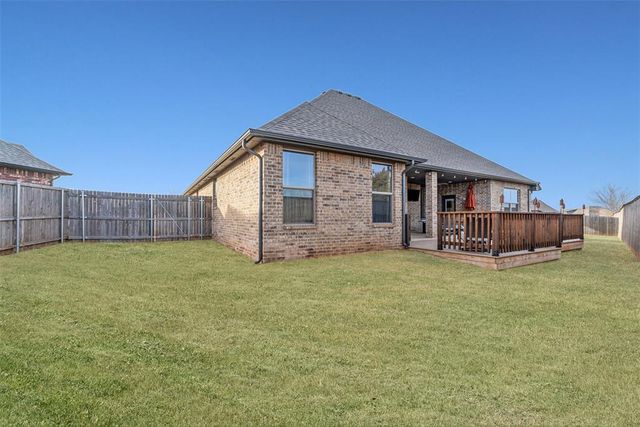 5812 Ledgestone Drive, Mustang, OK 73064