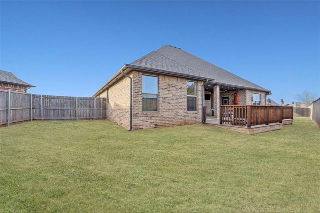 5812 Ledgestone Drive, Mustang, OK 73064