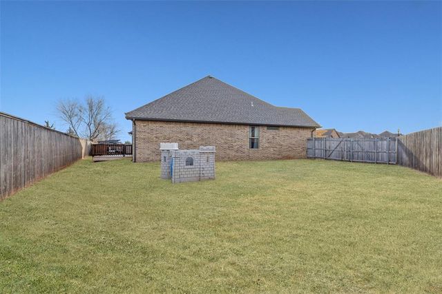5812 Ledgestone Drive, Mustang, OK 73064