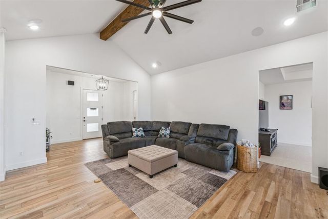 5812 Ledgestone Drive, Mustang, OK 73064