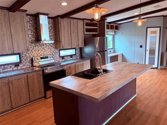 119 S 8th Street, Beasley, TX 77417
