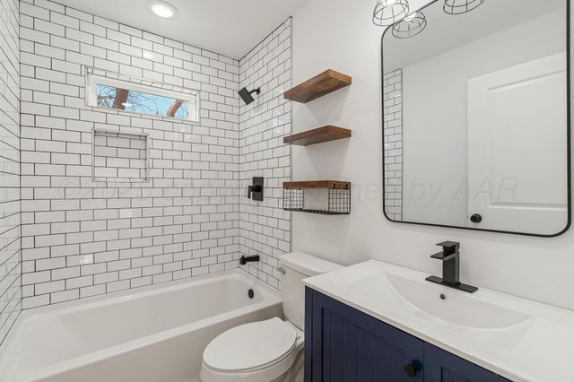 220 Sims Street, Clarendon, TX 79226