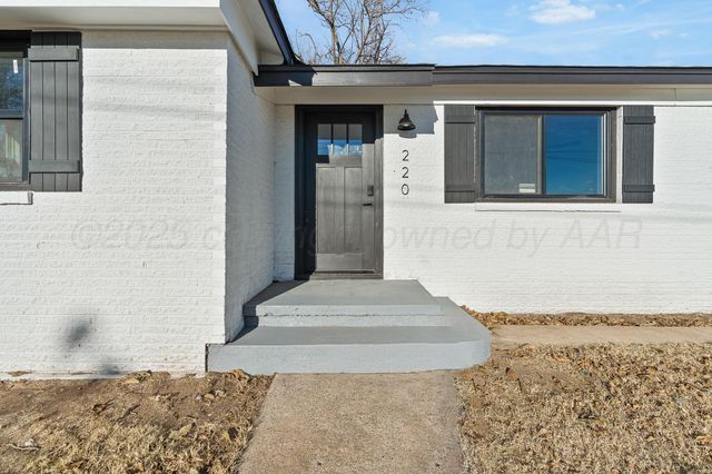 220 Sims Street, Clarendon, TX 79226