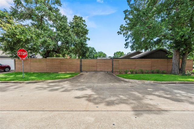 1754 Conrad Sauer Drive, Houston, TX 77043