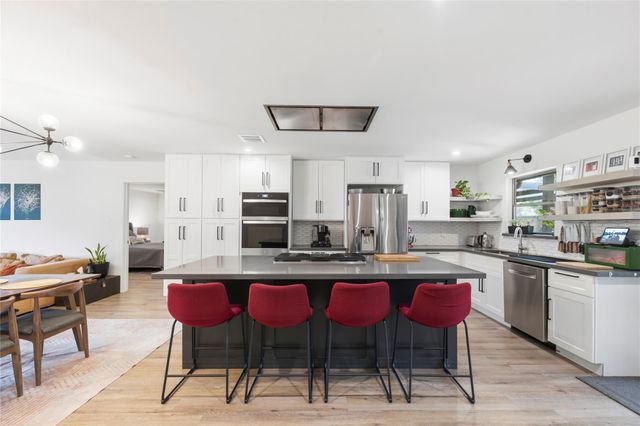 1754 Conrad Sauer Drive, Houston, TX 77043