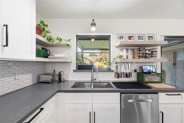 1754 Conrad Sauer Drive, Houston, TX 77043
