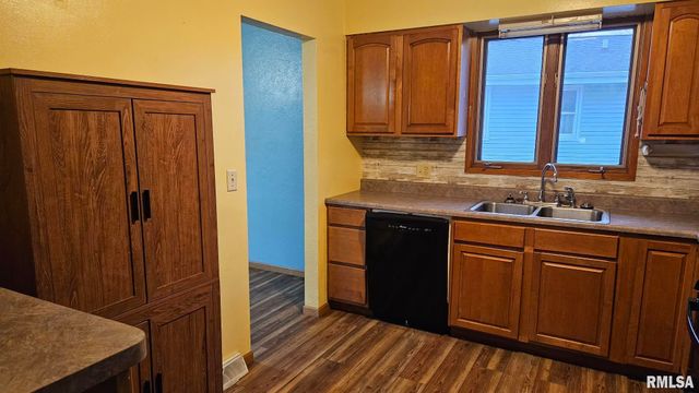 221 NEW SALEM Drive, Canton, IL 61520