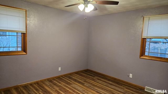 221 NEW SALEM Drive, Canton, IL 61520