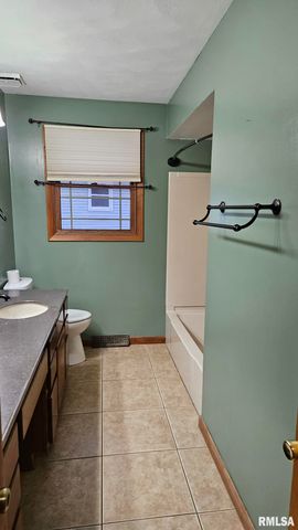 221 NEW SALEM Drive, Canton, IL 61520