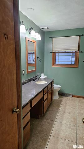 221 NEW SALEM Drive, Canton, IL 61520