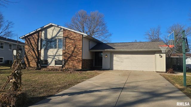 221 NEW SALEM Drive, Canton, IL 61520