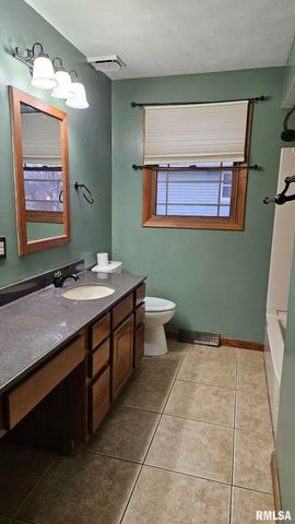 221 NEW SALEM Drive, Canton, IL 61520