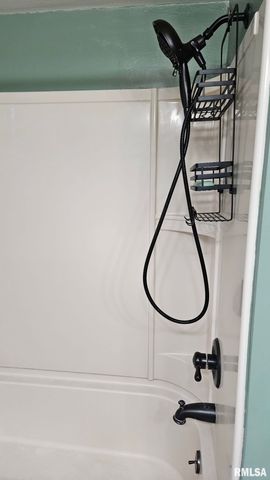 221 NEW SALEM Drive, Canton, IL 61520