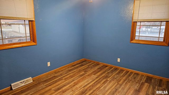 221 NEW SALEM Drive, Canton, IL 61520