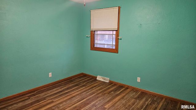 221 NEW SALEM Drive, Canton, IL 61520