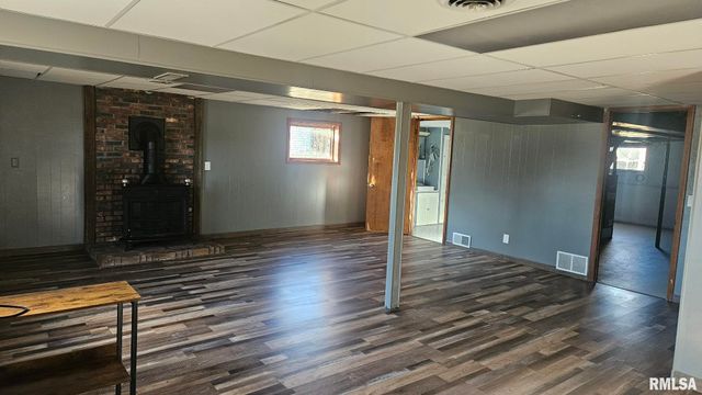 221 NEW SALEM Drive, Canton, IL 61520