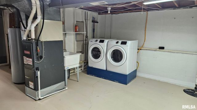 221 NEW SALEM Drive, Canton, IL 61520