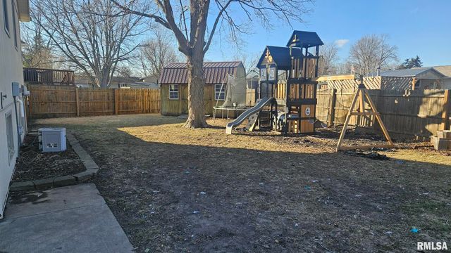 221 NEW SALEM Drive, Canton, IL 61520