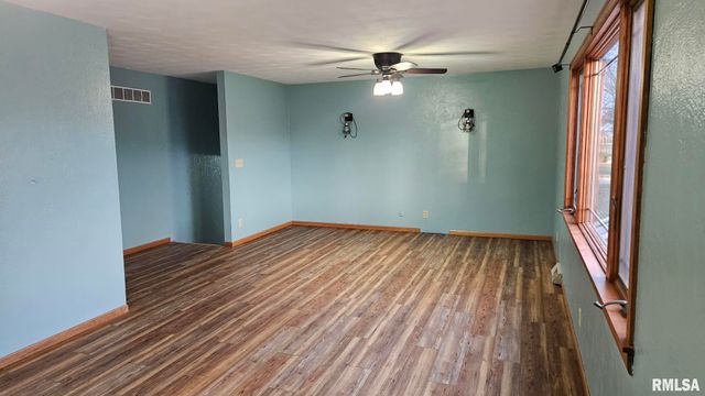 221 NEW SALEM Drive, Canton, IL 61520