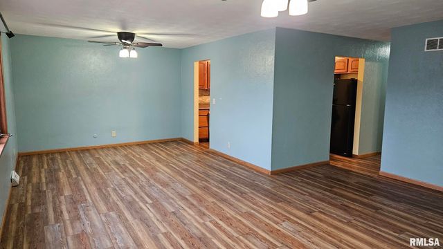 221 NEW SALEM Drive, Canton, IL 61520