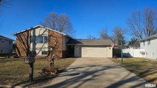 221 NEW SALEM Drive, Canton, IL 61520