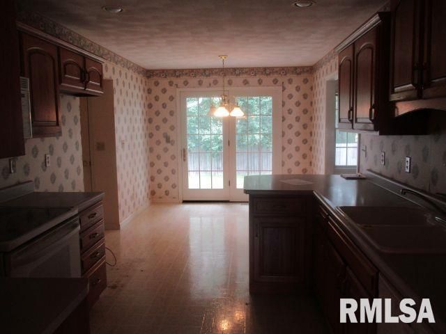 148 CRACKLEWOOD Lane, East Peoria, IL 61611