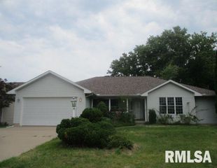 148 CRACKLEWOOD Lane, East Peoria, IL 61611