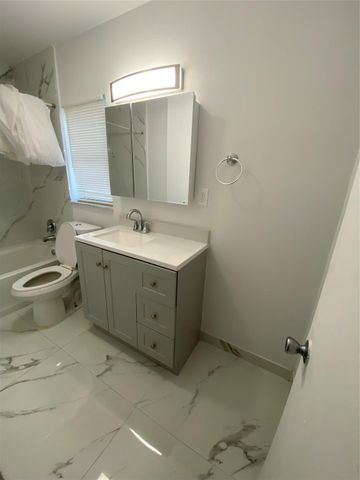 7625 SW 10th Street, North Lauderdale, FL 33068