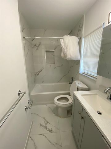 7625 SW 10th Street, North Lauderdale, FL 33068