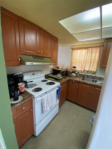 7625 SW 10th Street, North Lauderdale, FL 33068