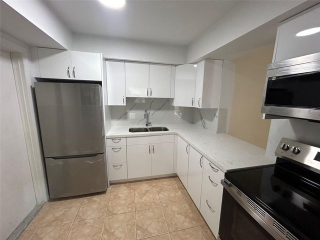 7625 SW 10th Street, North Lauderdale, FL 33068