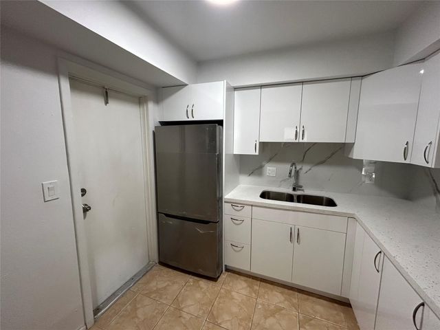 7625 SW 10th Street, North Lauderdale, FL 33068