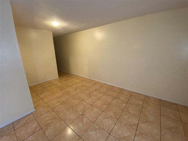 7625 SW 10th Street, North Lauderdale, FL 33068