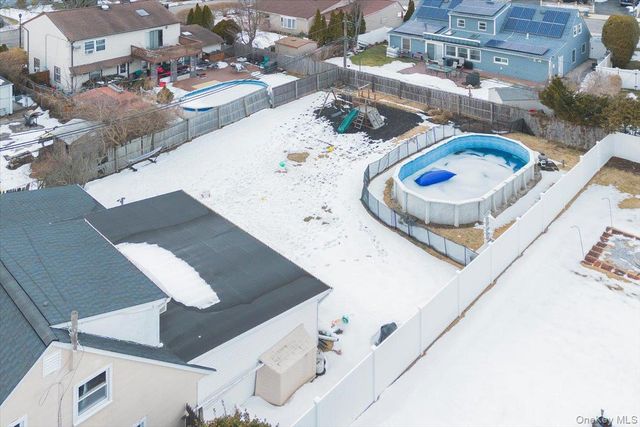 7 Constable Lane, Levittown, NY 11756