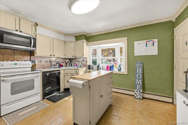 7 Constable Lane, Levittown, NY 11756