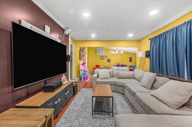 7 Constable Lane, Levittown, NY 11756