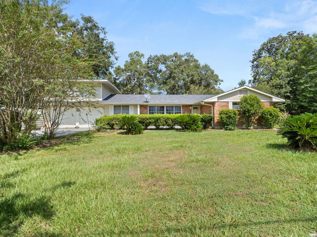 907 Cook Dr, Deridder, LA 70634