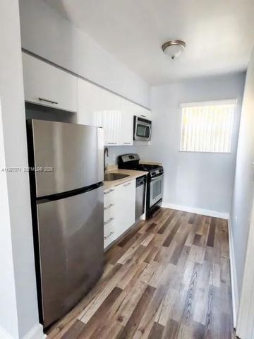 8000 NE Bayshore Ct 204, Miami, FL 33138